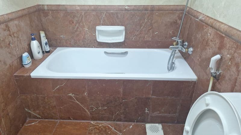 Bathroom Tiles & Bathtub Hacking Services for Residential Property at Eden Grove